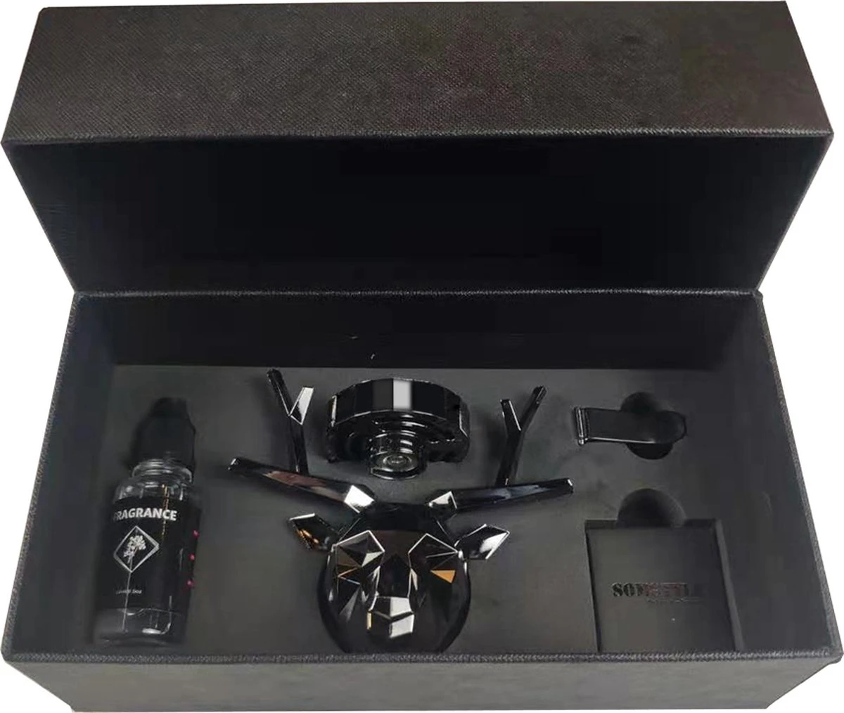 Somstyle Luxe Autoparfum - Zoete Geur Auto - Luchtverfrisser – Rendier – Zwart Somstyle Luxe Autoparfum - Zoete Geur Auto - Luchtverfrisser – Rendier – Zwart -Armani Parfum Winkel 1200x1014 3