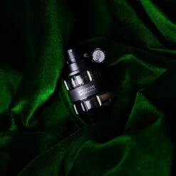 Viktor & Rolf Spicebomb 50 Ml - Eau De Toilette - Herenparfum 6 Viktor & Rolf Spicebomb 50 Ml - Eau De Toilette - Herenparfum -Armani Parfum Winkel 1200x1200 325