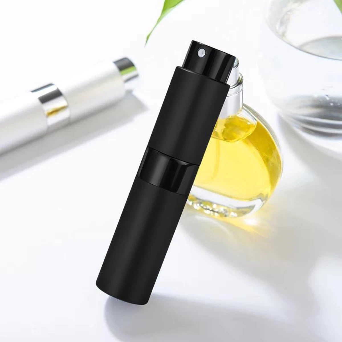 Scenty - Parfum Verstuiver Navulbaar - Mini Parfum Flesje - Reisflesje - Zwart Scenty - Parfum Verstuiver Navulbaar - Mini Parfum Flesje - Reisflesje - Zwart -Armani Parfum Winkel 1200x1200 598