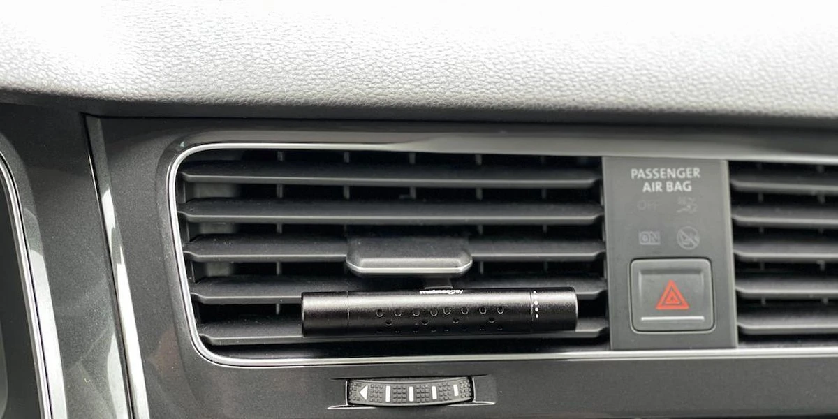 Luxe Auto Luchtverfrisser - 3 Aroma Geuren - Auto verfrisser - Auto Luchtje - Zwart Luxe Auto Luchtverfrisser - 3 Aroma Geuren - Auto Verfrisser - Auto Luchtje - Zwart -Armani Parfum Winkel 1200x600 4