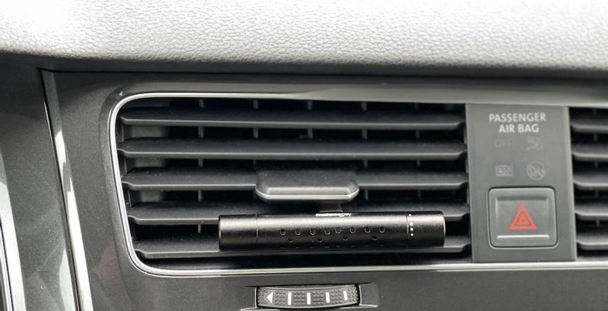 Luxe Auto Luchtverfrisser - 3 Aroma Geuren - Auto verfrisser - Auto Luchtje - Zwart Luxe Auto Luchtverfrisser - 3 Aroma Geuren - Auto Verfrisser - Auto Luchtje - Zwart -Armani Parfum Winkel