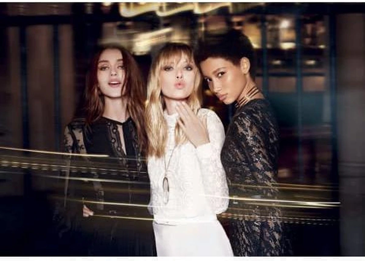 Elie Saab Girl Of Now - 30 ml - Eau de Parfum Elie Saab Girl Of Now - 30 Ml - Eau De Parfum -Armani Parfum Winkel