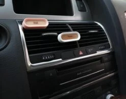 Eco Autoparfum ZWART - 2 Stuks!! - Luxe Auto Luchtverfrisser - Voor Luchtrooster - Autogeur -AutoVerfrisser - Trendy Design - VentilatieroosterMonteerbaar - Herbruikbaar - AutoLuchtje - Geurverfrisser - Eco Friendly - Biologisch Afbreekbaar -Armani Parfum Winkel 1200x948 3