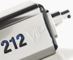 Carolina Herrera 212 VIP Men - 100 Ml - Eau De Toilette Spray - Herenparfum -Armani Parfum Winkel 1200x976 1